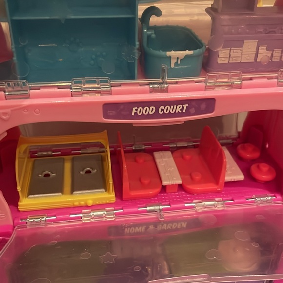 Shopkins Tall Mall with Carrying Case - Picture 4 of 9